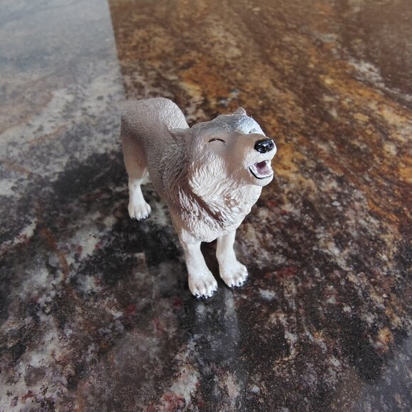 Papo Howling Wolf Figurine - Picture 16 of 16